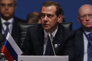 Из-за вертолета Медведева пассажиры опоздали на свои рейсы из аэропорта Шереметьево