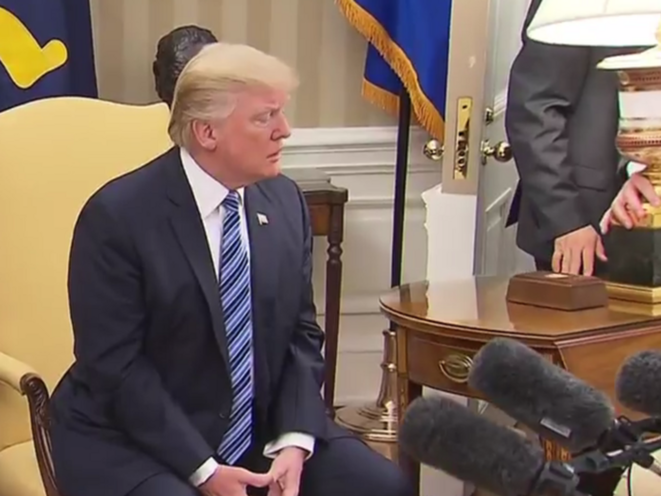 Трамп &ndash; корейським журналістам: Давайте ще стіл перекиньте