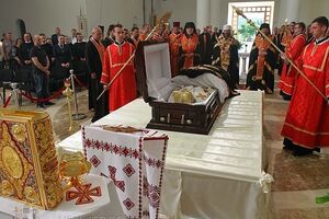 Гроб с телом Гузара привезли в Киев. Фоторепортаж