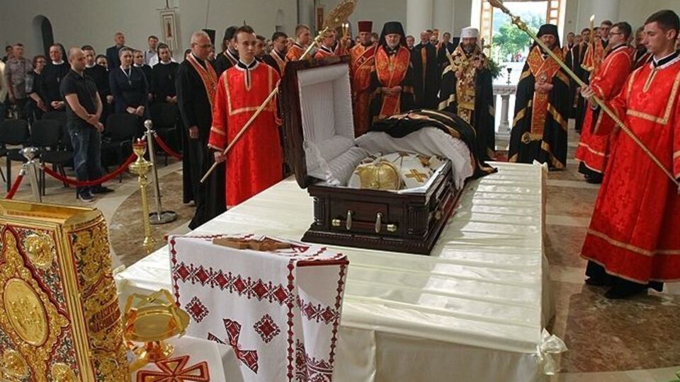 Труну з тілом Гузара привезли до Києва. Фоторепортаж