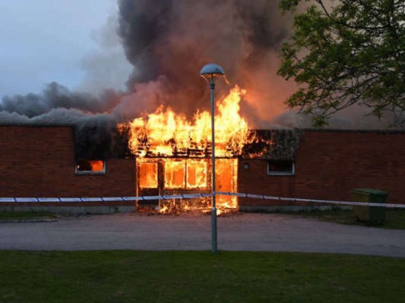 Вогонь знищив дві третини будівлі центру