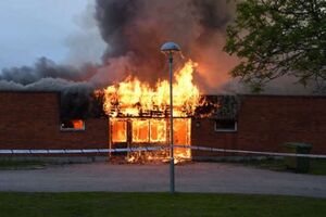 Огонь уничтожил две трети здания центра