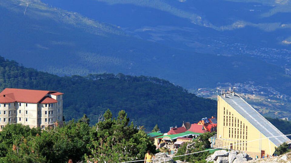 22 мая на Ай-Петри начался добровольный снос торговых точек