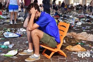 На площі довго залишалися взуття та одяг