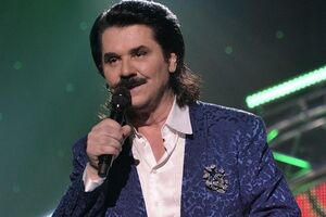 Зібров: За столом хочеться співати пісні, які запам'ятовуються легко, "розправляють крила". Жанр популярної музики був, є і буде