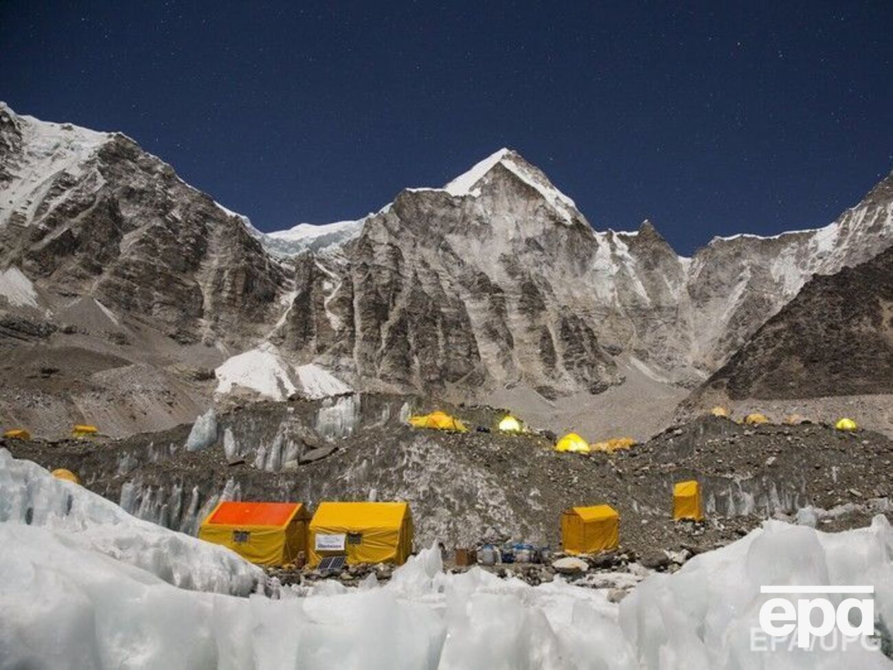 На Эвересте установили точку доступа к интернету