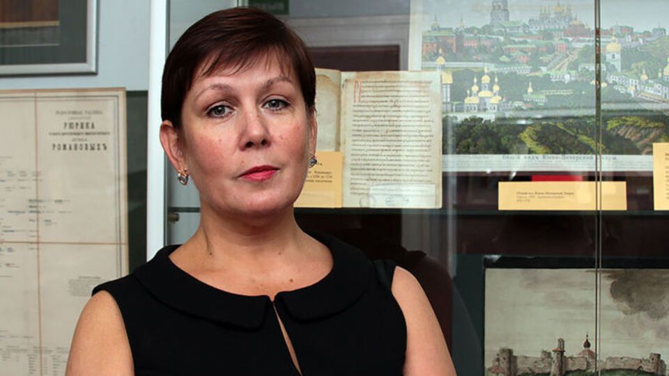 Шаріна: Я так себе іноді порівнюю і співробітників своїх, і всіх, хто стояв біля витоків, як дворову дівку, яку вже штурхають, штурхають, усе обличчя до крові розбили і все ніяк не могли зупинитися