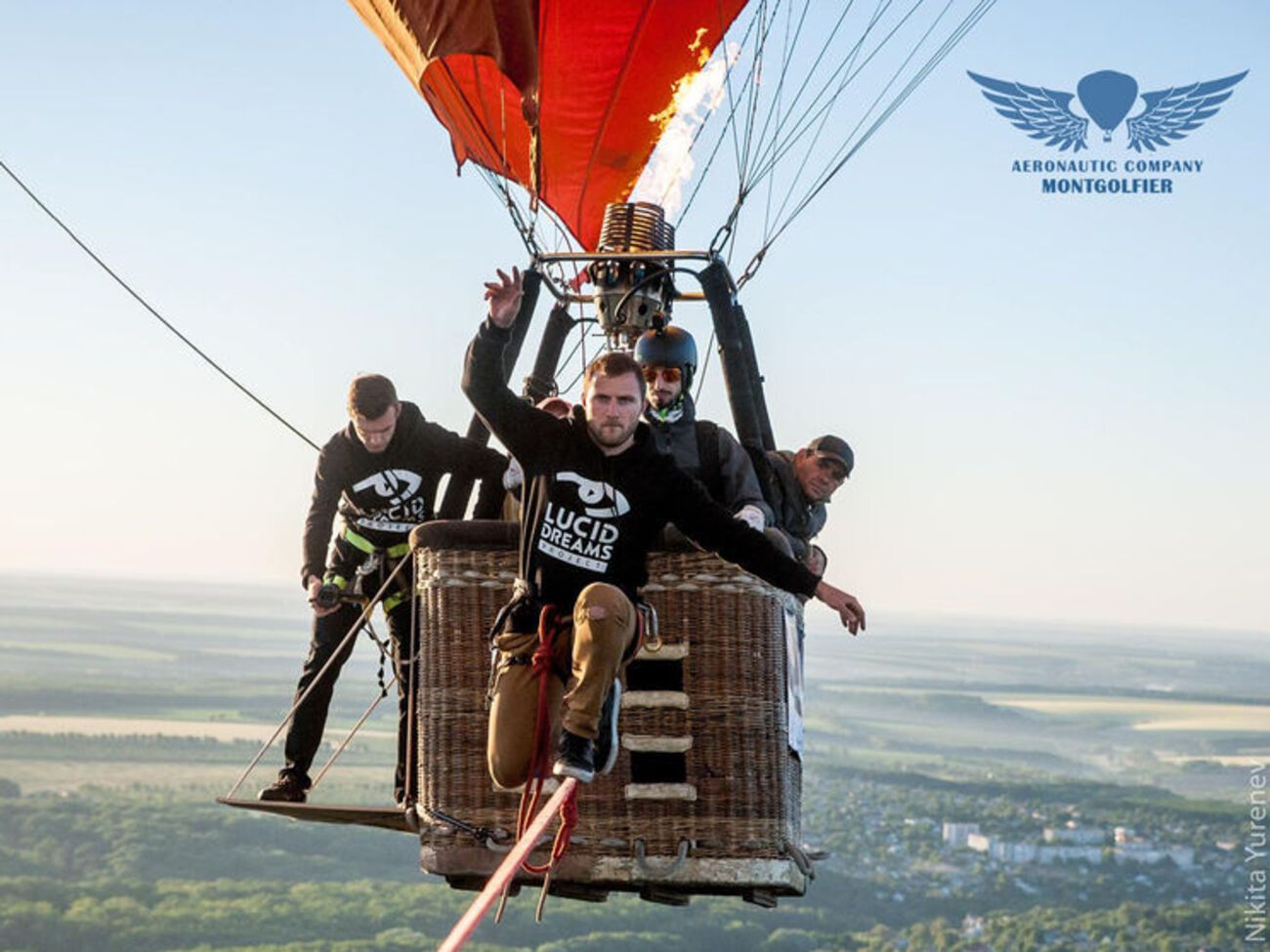 Экстремал прошел на высоте 660 м