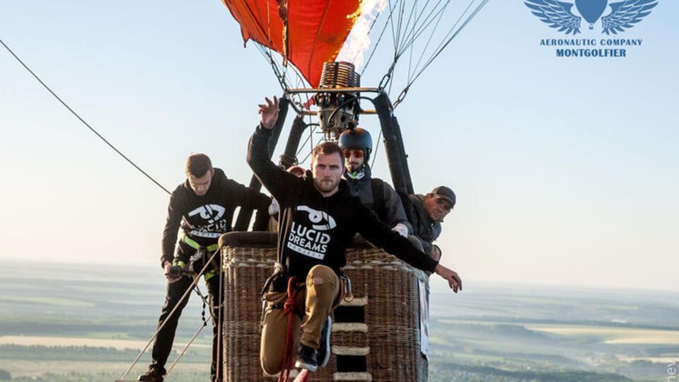 Екстремал пройшов на висоті 660 м