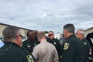 На месте происшествия в Орландо много полиции