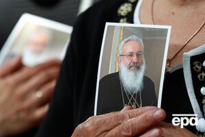 Сотни киевлян и приезжих пришли проститься с епископом Гузаром