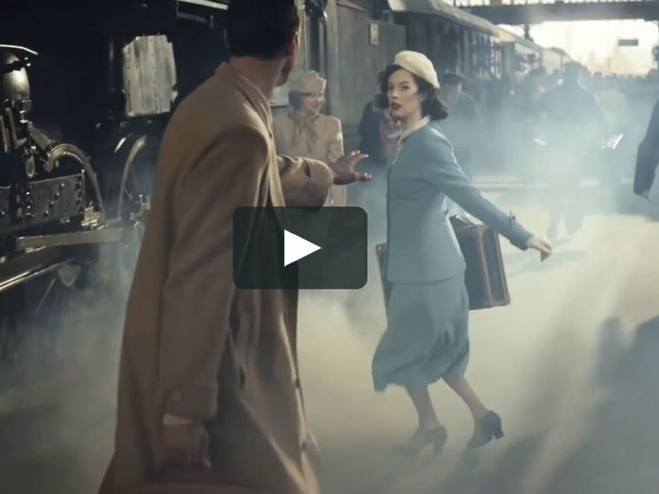 Герои ролика, пройдя сквозь разные эпохи, встретились в современном Киеве