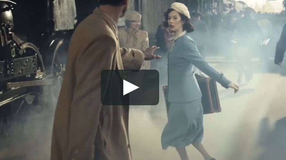 Герои ролика, пройдя сквозь разные эпохи, встретились в современном Киеве