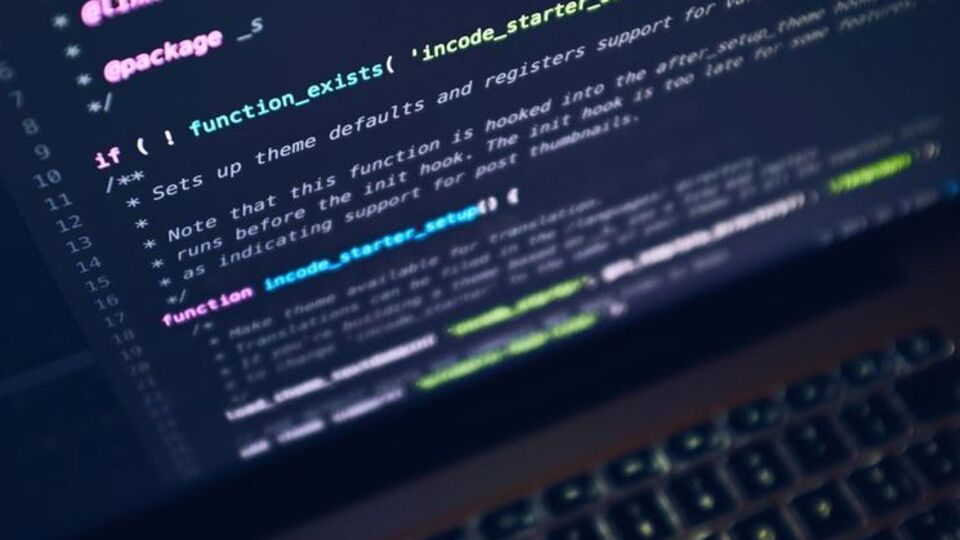 В октябре прошлого года власти США официально обвинили Россию во взломе серверов американских партий