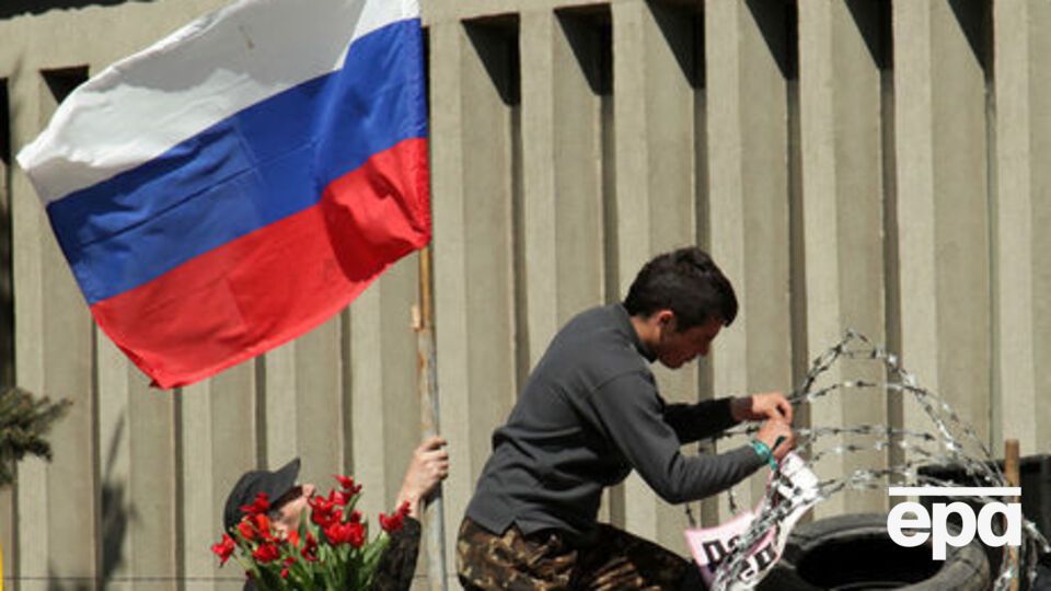 Здание СБУ в Луганске захватили 7 апреля 2014 года