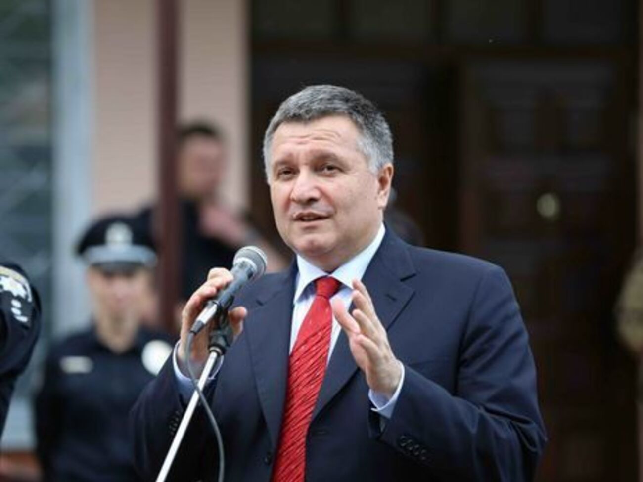 Аваков: Соціологія показує, що більшість українців проти того, щоб був вільний доступ до зброї