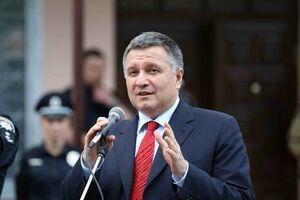 Аваков: Соціологія показує, що більшість українців проти того, щоб був вільний доступ до зброї