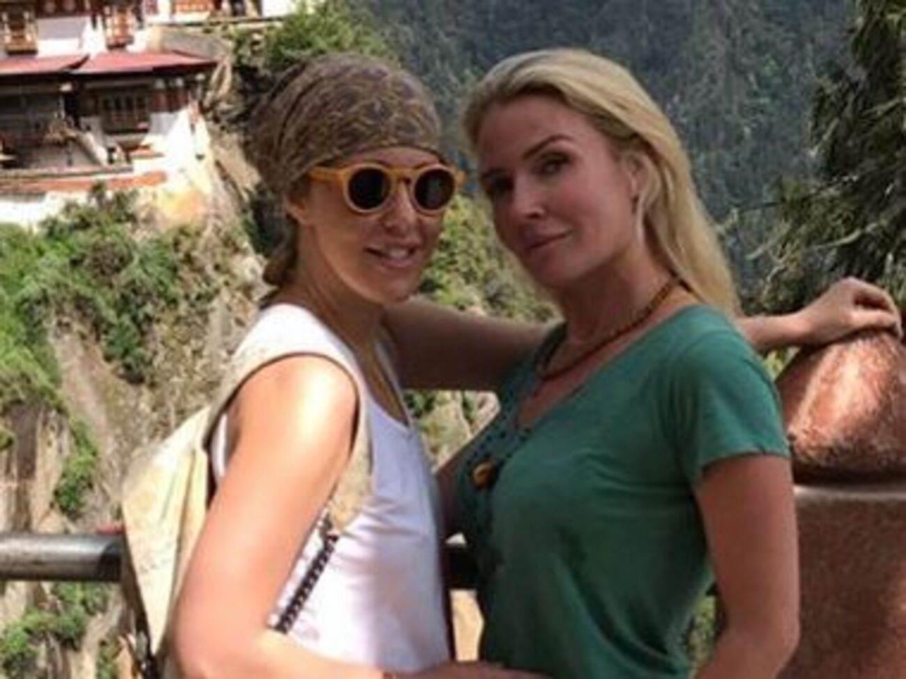 Собчак (на фото слева):&nbsp;Можно запретить соцсети, но нельзя запретить дружбу!&nbsp;