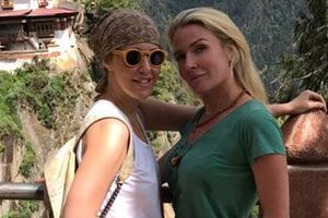 Собчак (на фото слева): Можно запретить соцсети, но нельзя запретить дружбу!