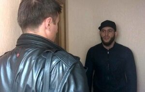 Амриев (справа) ускользнул от чеченской полиции