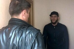 Амриев (справа) ускользнул от чеченской полиции