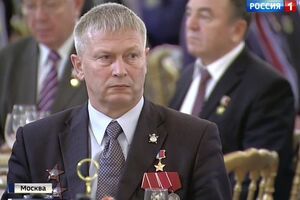 Трошев потрапив в об'єктиви телебачення із зіркою Героя Росії