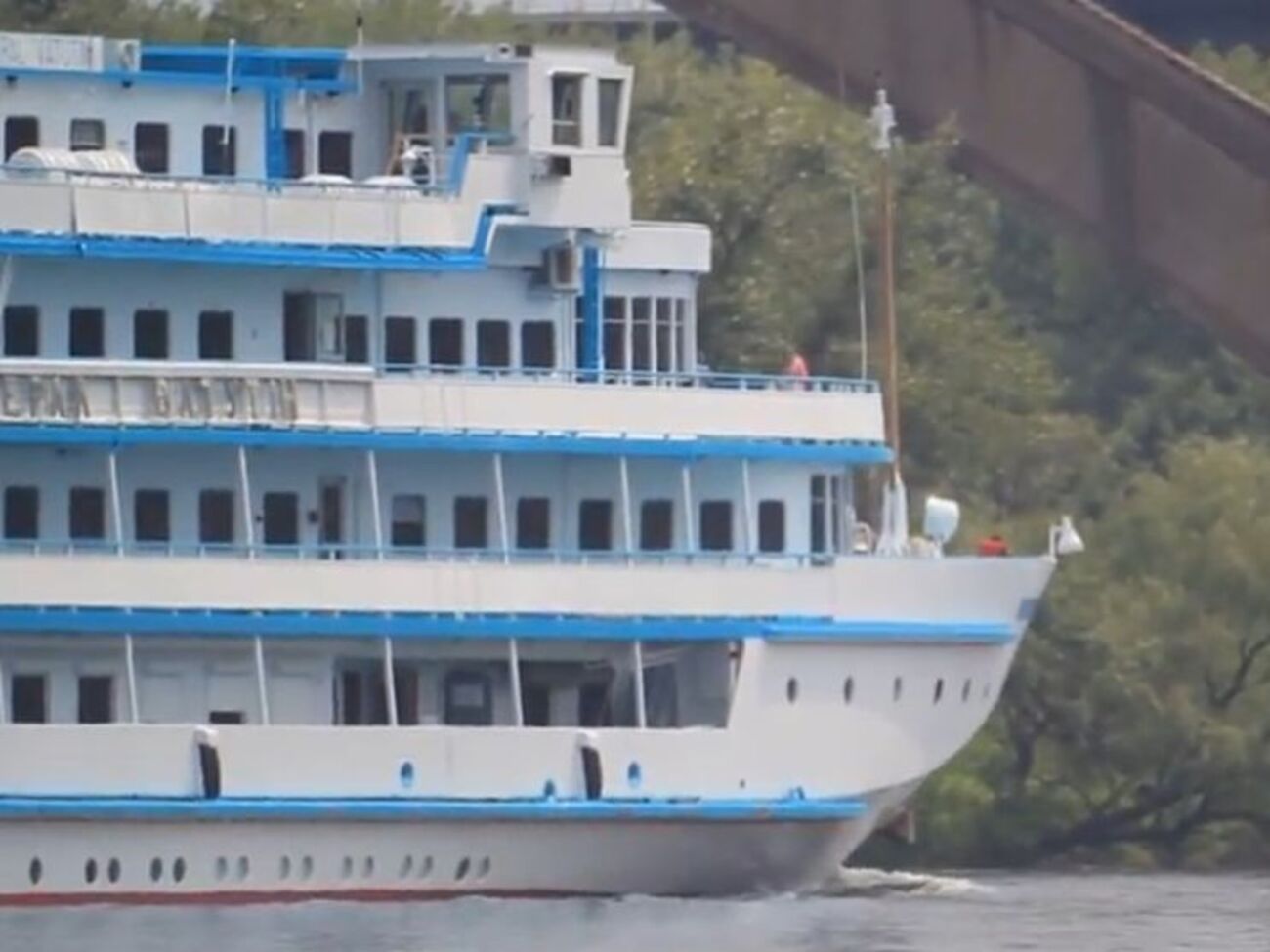 "Генерал Ватутін" стоїть на якорі в Керченській протоці