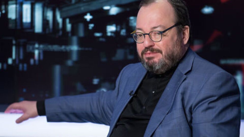 Белковский: В марте Трамп хотел отменить санкции, но американский итеблишмент вовремя схватил его за фалды