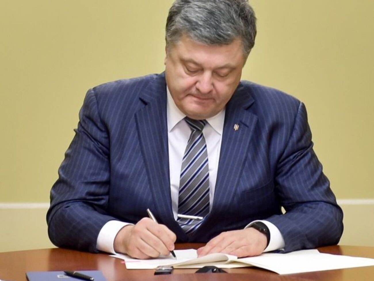 Порошенко: Неприпустимо, щоб частка української мови на українському каналі становила 15&ndash;25%
