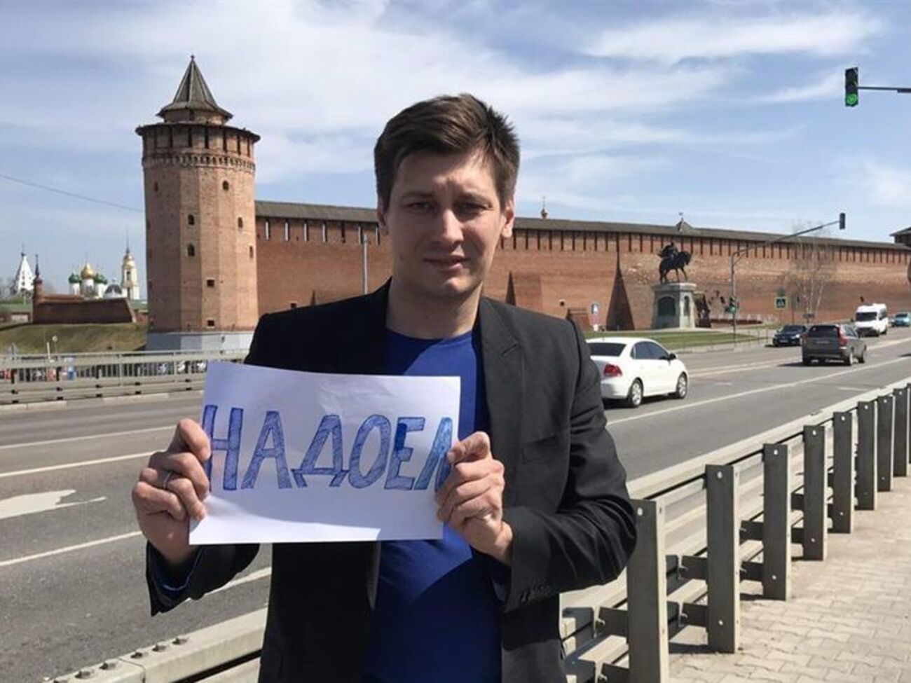 У 2011 році Росія надала Венесуелі кредит. У підсумку ми подарували не тільки гроші, але і зброю