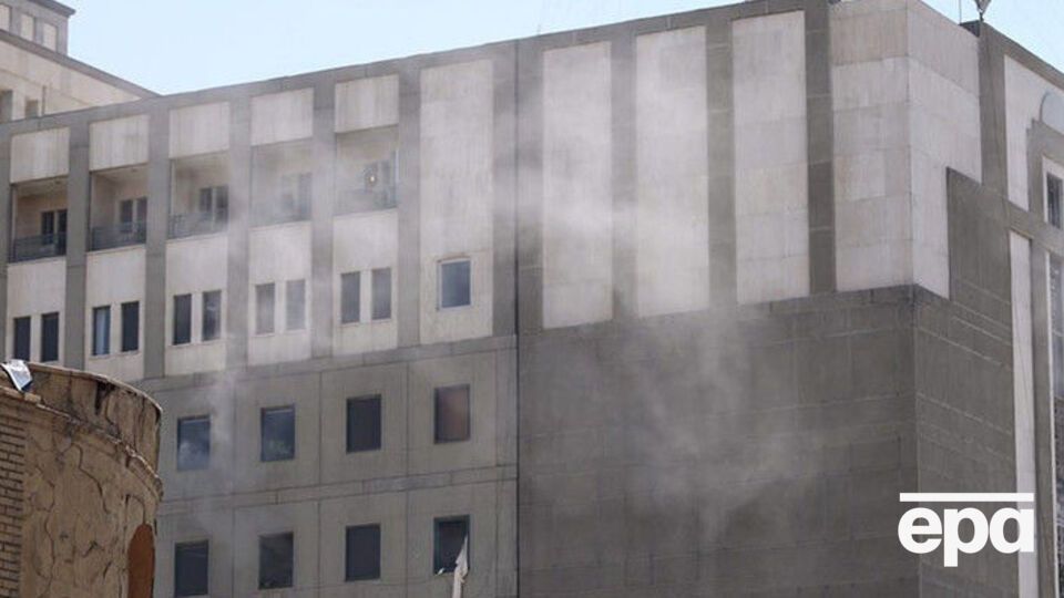 Один из террористов взорвал себя, заявил представитель спецслужб