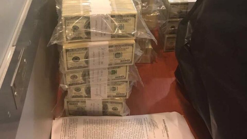 Чиновника затримали під час отримання $5 млн