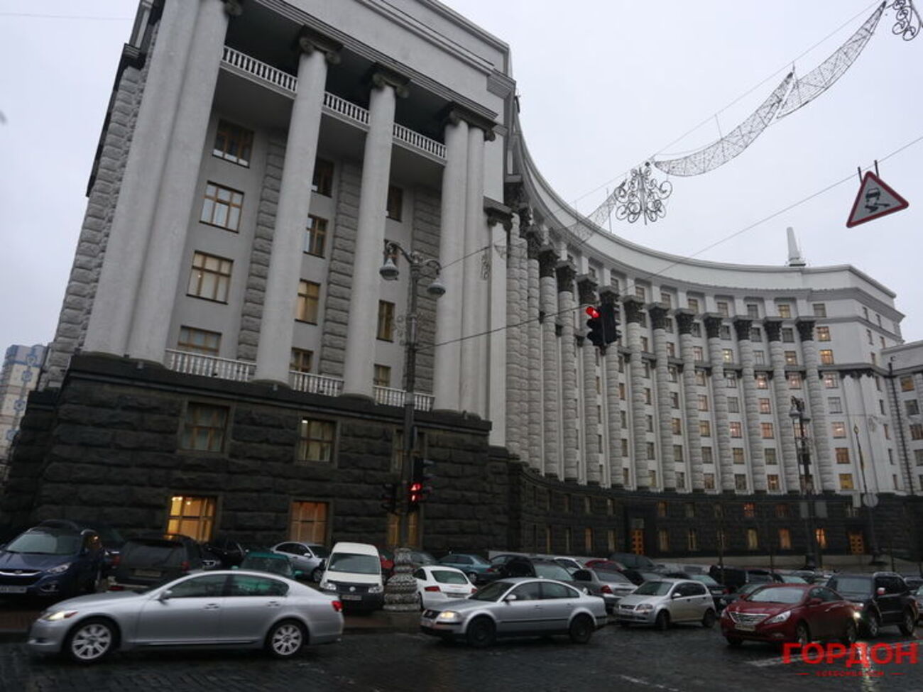 Гройсман: Кабмін виділить перший транш у розмірі 765 млн грн із 3,5 млрд грн, акумульованих у Державному фонді регіонального розвитку, на реалізацію інфраструктурних проектів у регіонах