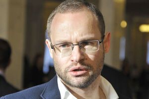 Пинзеник зачитал письмо за подписью генпрокурора Луценко об отзыве представления на нардепа Бобова