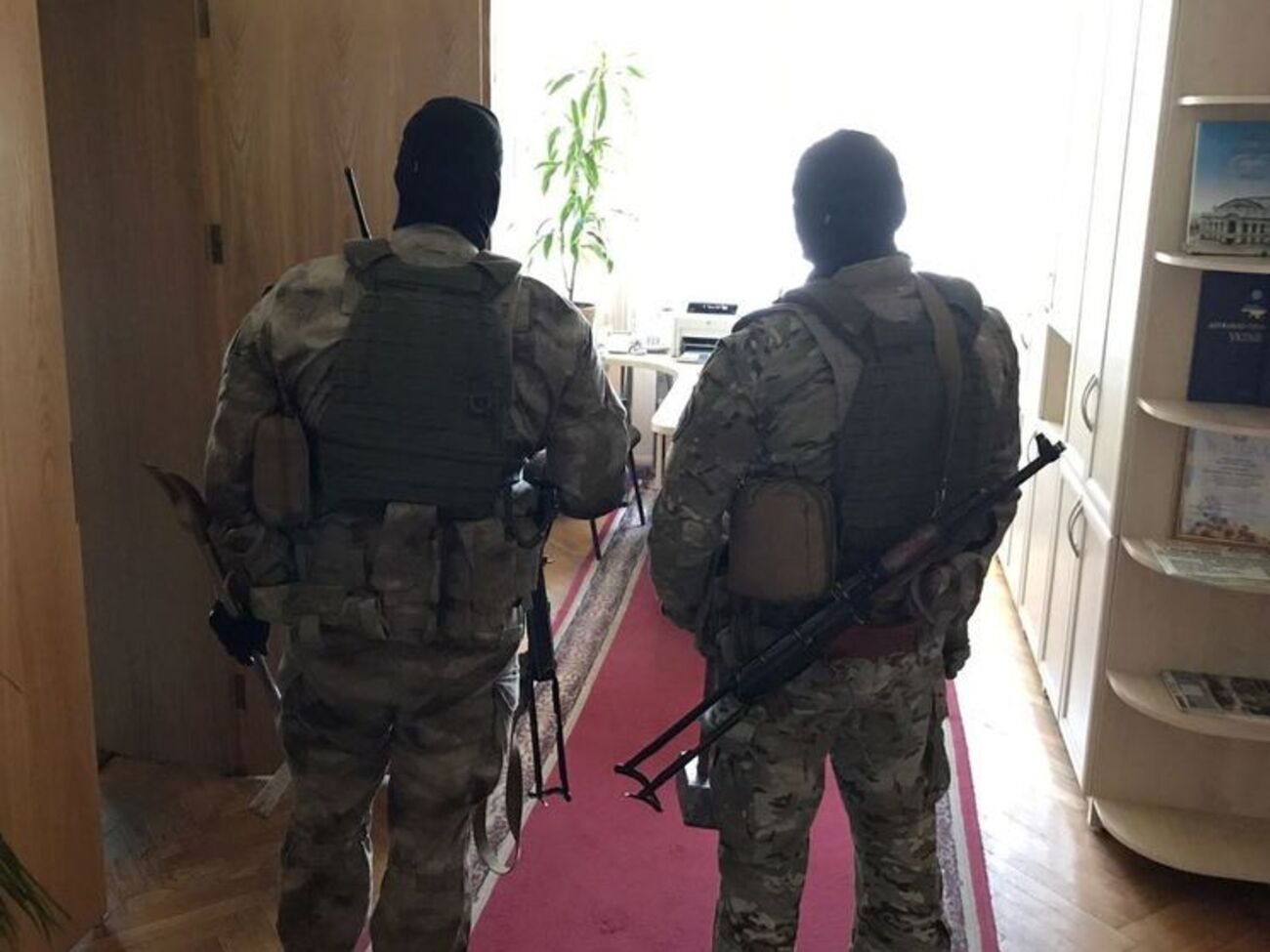 Мэр Ирпеня Владимир Карплюк&nbsp;заявил, что во время обысков в горсовете находится за границей