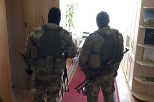 Мэр Ирпеня Владимир Карплюк заявил, что во время обысков в горсовете находится за границей