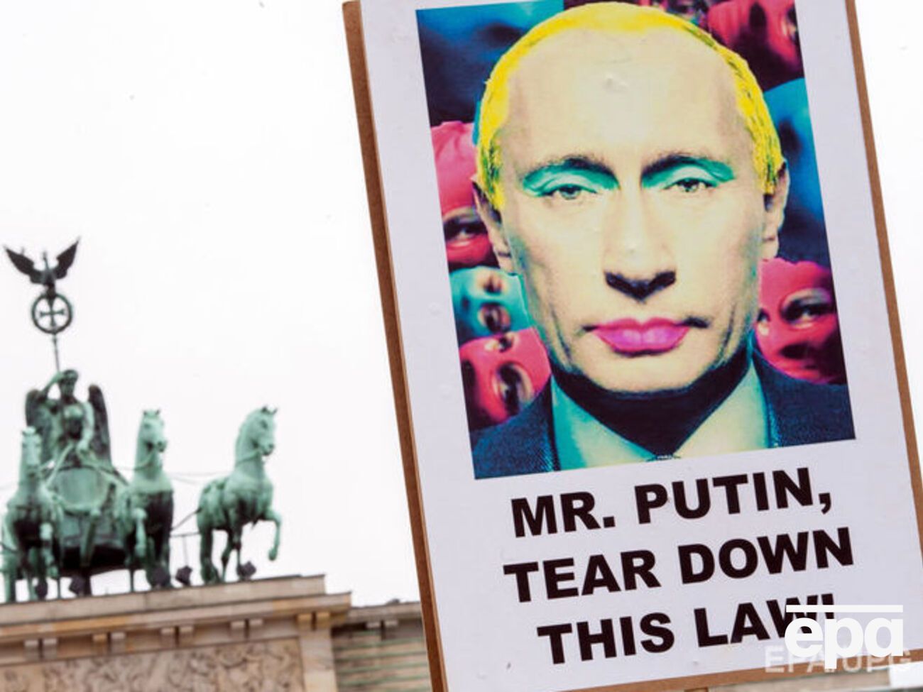 Российские власти подвергались критике из-за закона о запрете гей-пропаганды