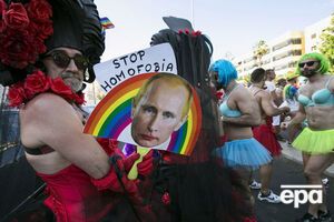 Кох: Путин уверен, что его вид так возбуждающ, что гей (кем бы он ни был) потеряет голову и бросится на голого Путина с целью вы...бать его в жопу