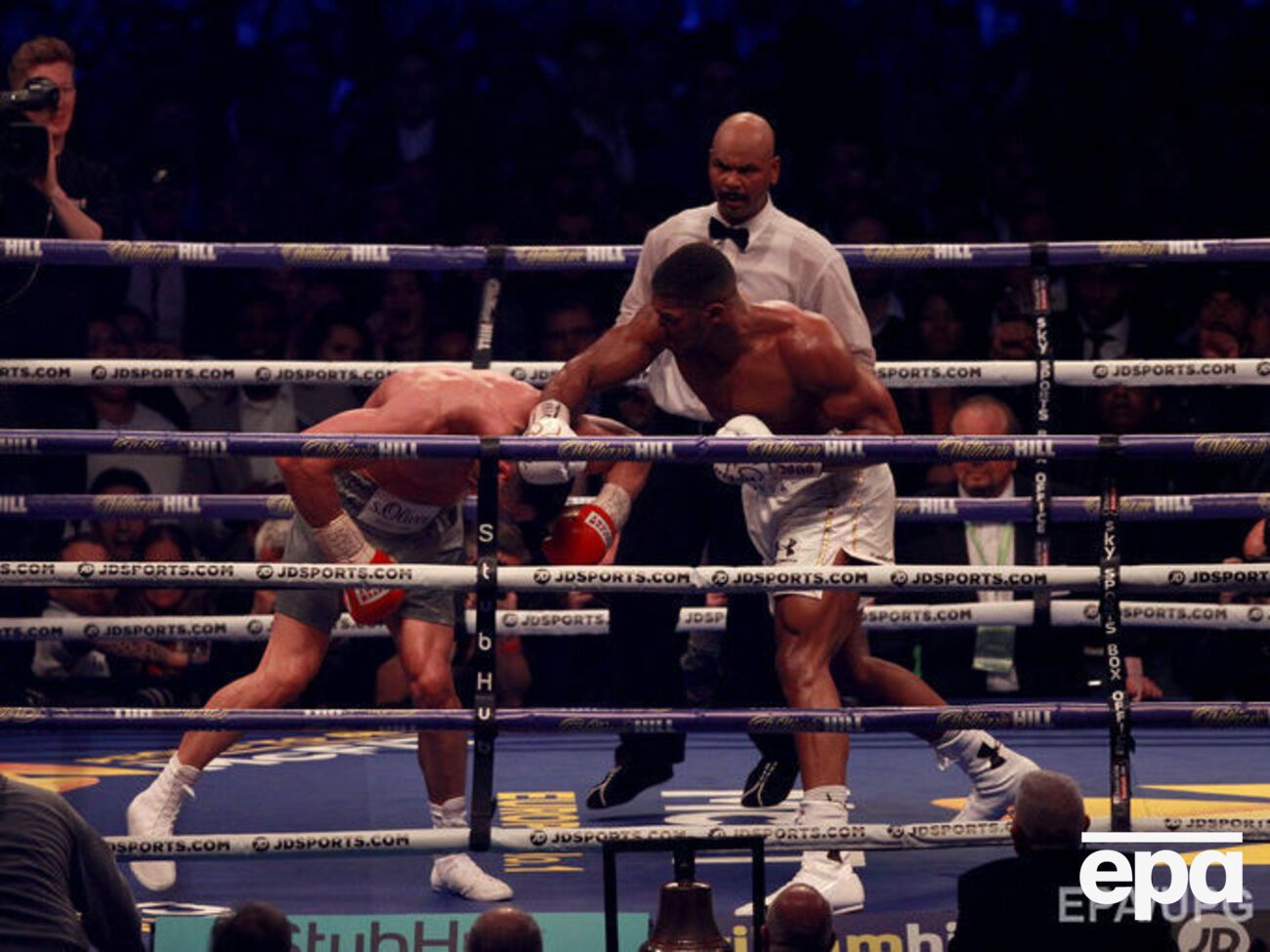 29 апреля Джошуа нокаутировал Кличко