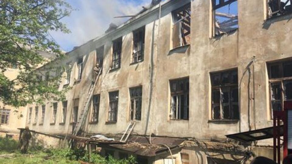 Последствия одного из предыдущих обстрелов Красногоровки