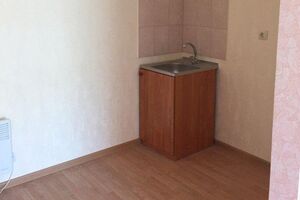 Одной семье досталась половина комнаты и кухня, второй – прихожая и санузел