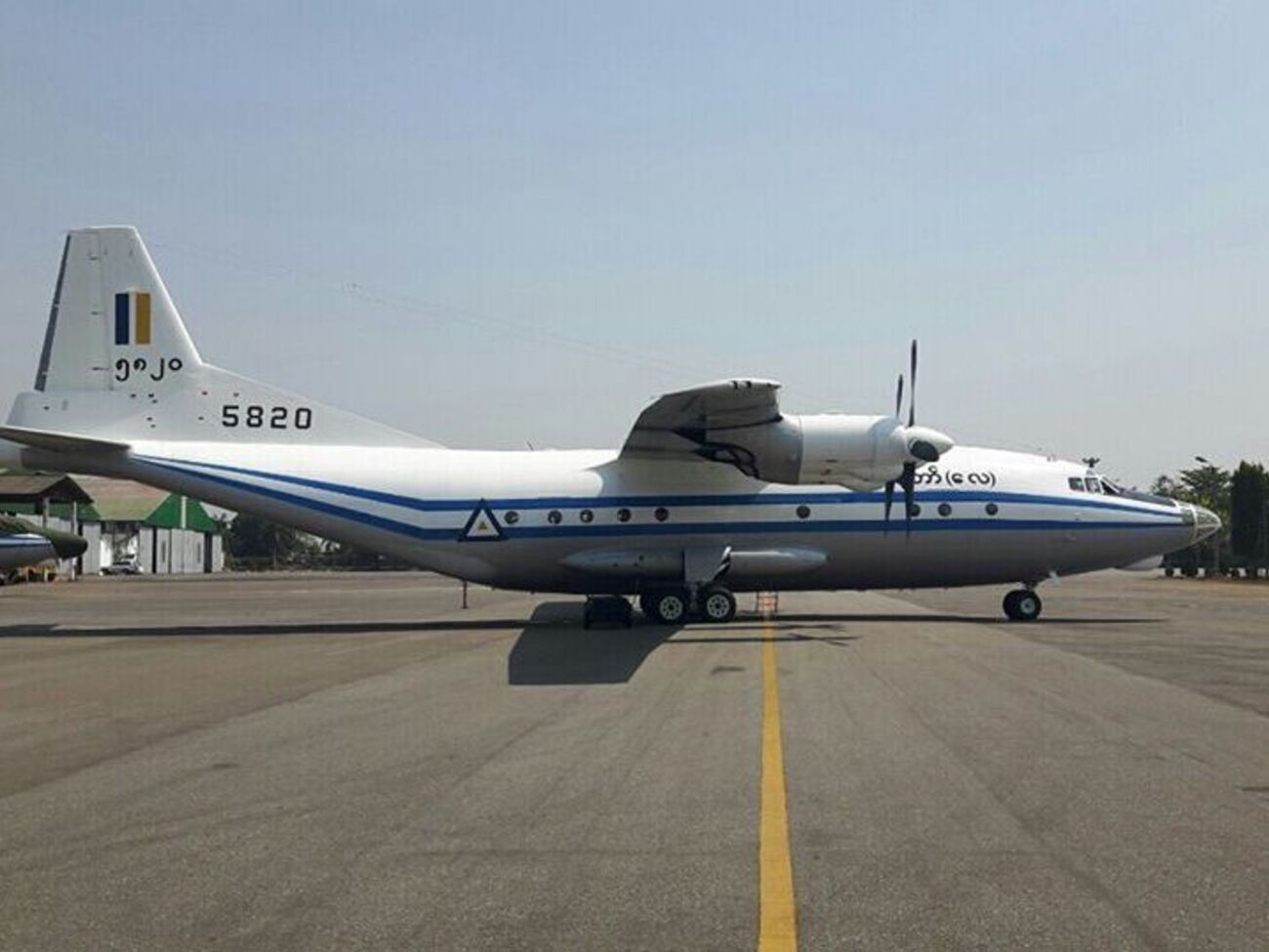 На борту літака були жінки й діти