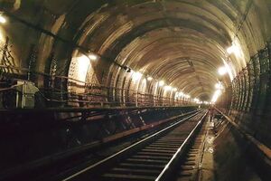 Человек покончил с собой, прыгнув под поезд метро
