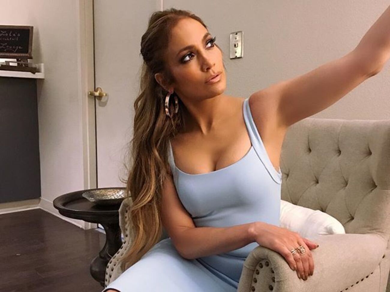 Лопес в микроблоге показала лицо без косметики