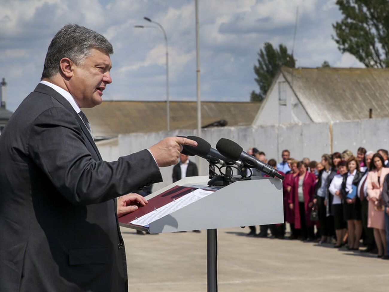 Порошенко: Руки були зв'язані корупційними схемами