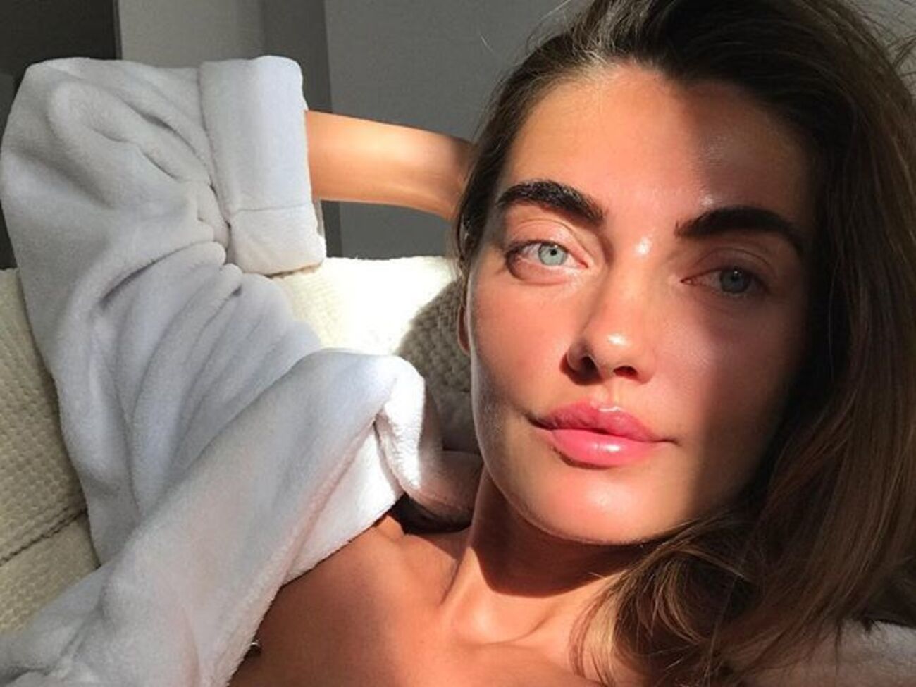 Байкова позировала на золотом унитазе