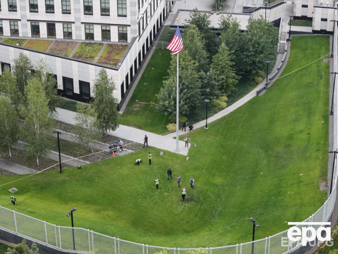 В Киеве прогремел взрыв на территории посольства США. Фоторепортаж