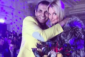 Волочкова подарила Алибасову букет из перца