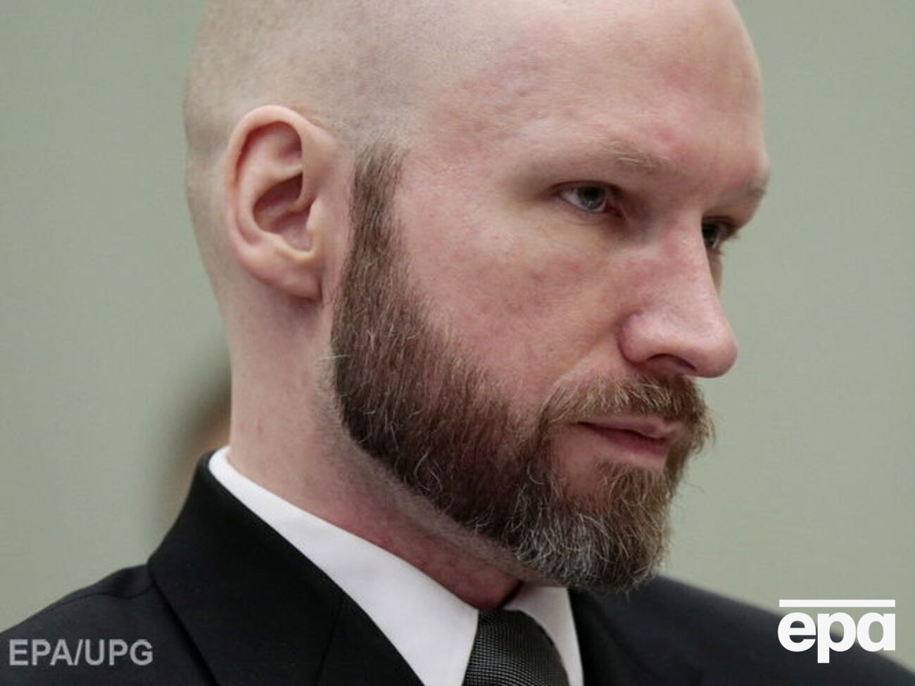 Адвокат Брейвика заявил, что его изоляция наносит ущерб его психическому здоровью