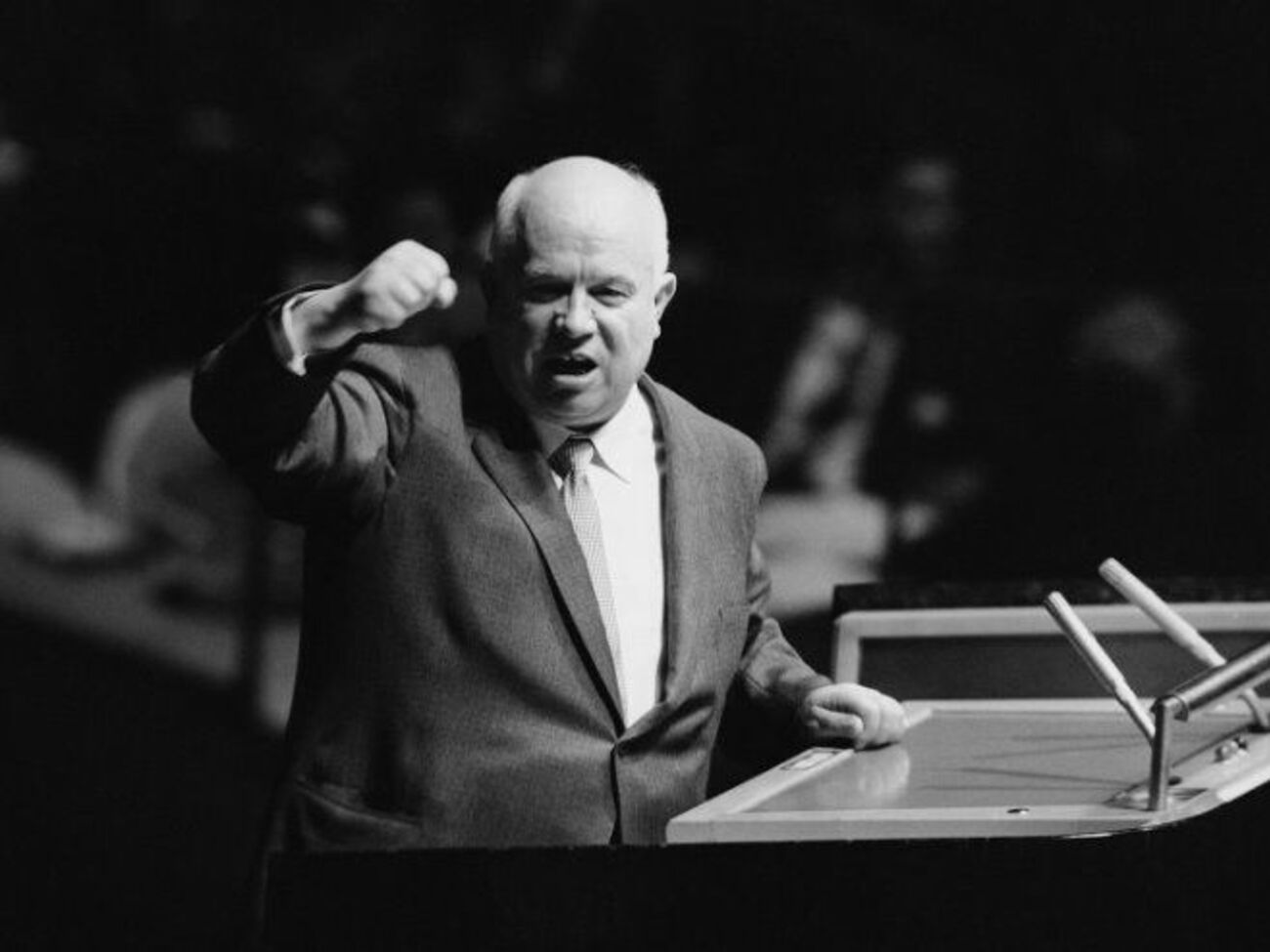 Хрущов удочерив Юлію після смерті її батька